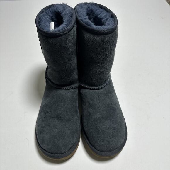 Ugg Women CLASSIC SHORT II BOOT S/N 1016223 Sheepskin, Wool Size 6 - Picture 5 of 13